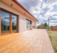 Family house in Beladice with a terrace and a wooden decor floor under the sky.