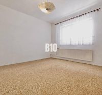 Spacious room with carpet and curtains in a family house.