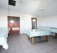 Production areas with tiles, tables with tablecloths, and white tiles on the walls.