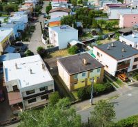 Family houses on Nabr. J. M. Hurbana Street in Michalovce, surrounded by greenery and gardens.