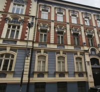 A historic building on Leškova Street in Bratislava with an advertisement for a real estate agency.