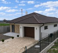 Predaj 4izbovej modernej novostaby RD s tep. čerpadlom garážou a veľkým pozemkom v Dunajskej Strede