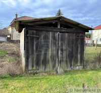 A wooden shelter with a fence in the garden of a family house in Kolárovo.
