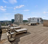 Terrace with loungers and a view in a 4-room apartment on Jégého in Bratislava - Ružinov.