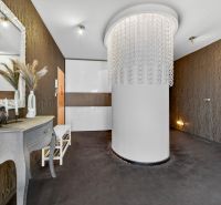 The entrance hall of a 4-room apartment with a decorative mirror and ornamental elements.