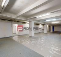 A space with a concrete floor and office furniture, suitable for warehouses and halls.