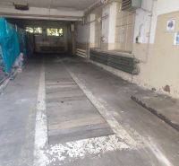 Interior of an industrial space with a gray floor and piping, suitable for warehouses and halls.