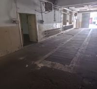 Spaces for warehouses and halls with access and lighting, suitable for various uses.