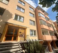 Apartment building on Robotnícka Street in Senica with 3-room apartments, stairs, trees.