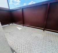 A balcony in a 3-room apartment on G. Bethlen Street in Nové Zámky with a metal floor.