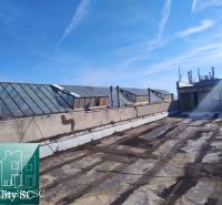 The roof of the production area on Staviteľská Street in Bratislava III is partially covered with glass.