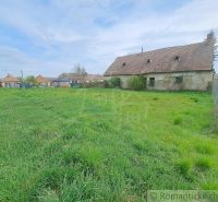 An older house surrounded by a grassy plot in the gardens of Hruboňovo.
