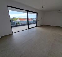 A spacious room in a holiday apartment with a view of nature.