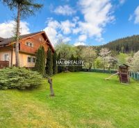 Garden with a house and a children's playground in Makov, an ideal place for hotels and guesthouses.
