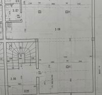 The building plan shows the layout of rooms and the staircase.