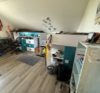 Children's room in a family house with a bunk bed and a floor with a wooden decor.