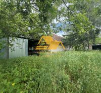 Overgrown plot on Andovce Street in Andovce suitable for living.