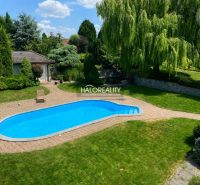 The garden of a family house in Žabokreky nad Nitrou with a swimming pool and a well-maintained lawn.