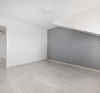 A room in a family house with a wooden decor floor and a patterned wall.