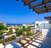 View from a 2-bedroom apartment in Tatlisu to the sea and garden.