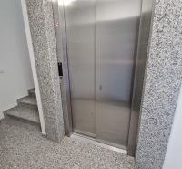 Entrance hall with elevator and stairs in a 3-room apartment.