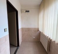 Commercial spaces with ceramic tiles and light tubes covered with blinds on the windows.