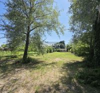 Greenery and meadow space on the land - living in Potônske Lúky surrounded by trees.