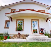 The exterior of a family house on Zátoňská Street in Malinovo with a pleasant garden.