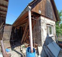 A family house in Nová Baňa, a yard with older annexes and tools in the exterior.