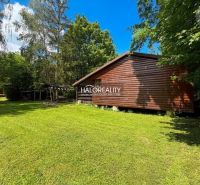 A cottage in Prašice surrounded by greenery and a landscaped garden.