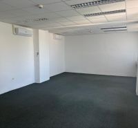 Office space with air conditioning and a bright interior, offices.