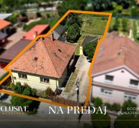 A family house in Dunajská Streda with a garden and surroundings bordered by an orange line.