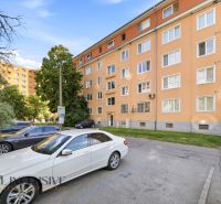 The exterior of the residential complex on Kukučínova Street in Dunajská Streda with a parking lot for a 3-room apartment.