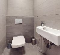 RADO-priestranny-2-izbovy-byt-pri-lese-s-garazovym-statim-Bathroom.jpg