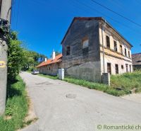 A street with a family house with older facade cladding in Klátova Nová Ves.