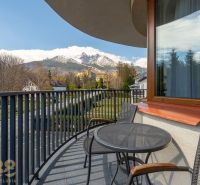 A balcony of a 3-room apartment in Tatranská Lomnica with a view of snow-covered mountains.