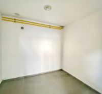 Empty room with tiles, piping, on Zlatovská Street suitable for commercial premises.