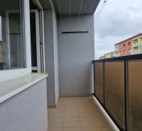 A balcony in a 2-room apartment on Karola Kuzmányho Street in Kežmarok with a view of the neighboring apartment buildings.