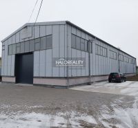 Warehouses and halls in KE - Džungľa with a large industrial building and asphalt area.