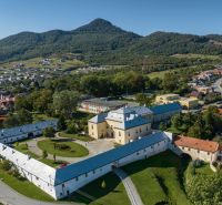 A historical building with a courtyard in the environment of Fintice, residential plots, surrounded by nature.