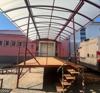 Loading ramp with metal roof in Kremnička, Banská Bystrica, production premises.