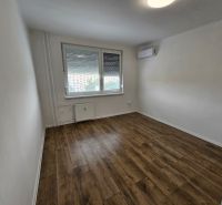 A studio apartment with air conditioning and a wooden decor floor offers a bright and cozy space.