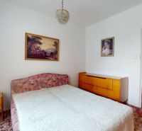 Bedroom in a 3-room apartment with carpet flooring, a bed, and furniture.