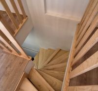 Wooden stairs and floor with a wooden decor in a 2-room apartment.