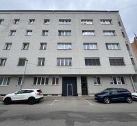 A five-story apartment building in Ružomberok with parking; potential for a 3-room apartment.