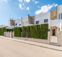 A recreational apartment in Cala Murada, Mallorca, with terraced housing surrounded by greenery.
