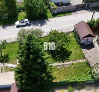 A family house in Martin with a spacious garden and trees next to a quiet street.