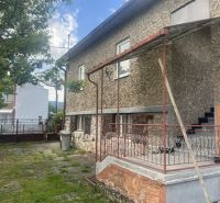 A family house in Rudná with an outdoor terrace and a garden.