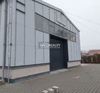 Warehouse in KE - Džungľa with a metal facade and paving in front of the entrance.
