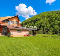 A family house in Dolná Mariková with a lawn and surrounding greenery.